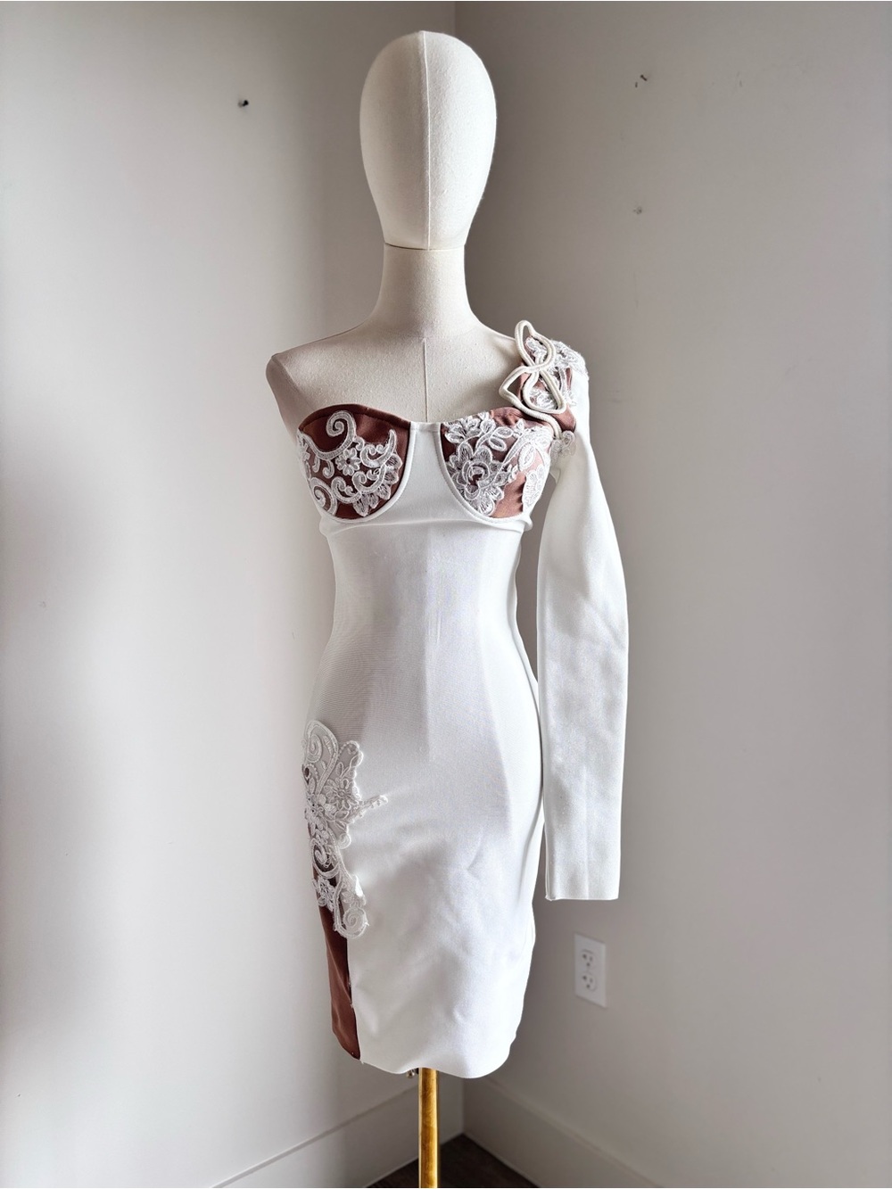 White One-Shoulder Lace Appliqué Bodycon Dress